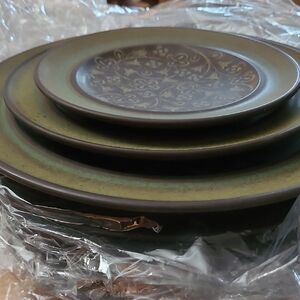 Francesca's Collections Green Modern Dinnerware Set